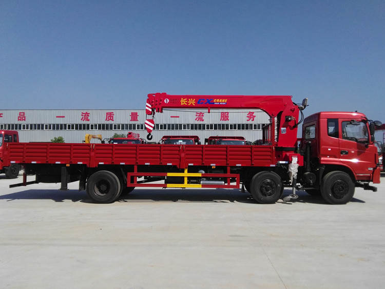 東風(fēng)專(zhuān)底小三軸隨車(chē)吊
